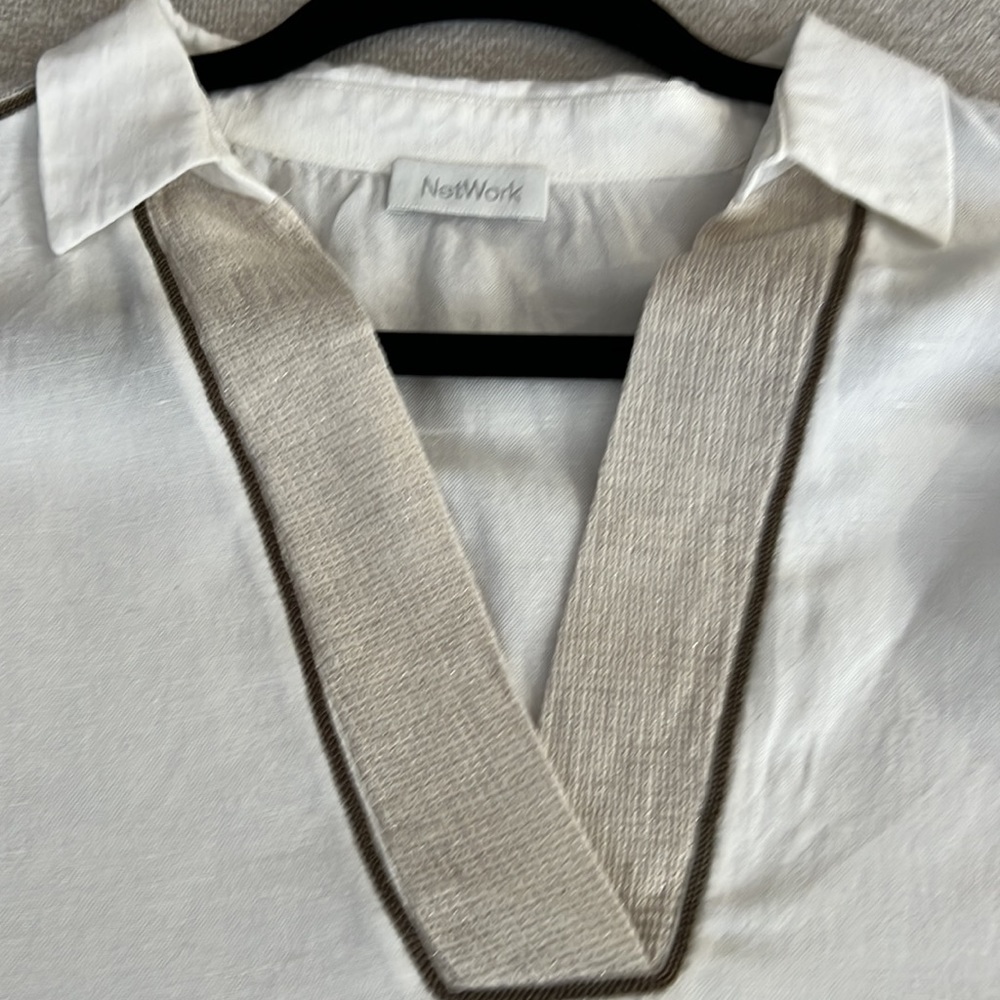 Size small top, - Picture 2 of 4